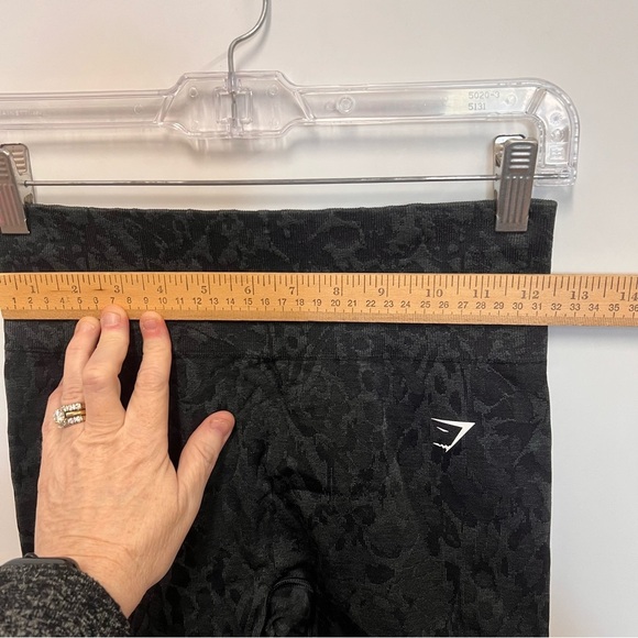 Gymshark Adapt scrunch bootie lifting biker shorts, 6” inseam, size estimated XS - Picture 12 of 16